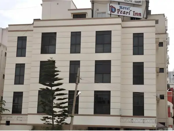 Hotel Pearl Inn